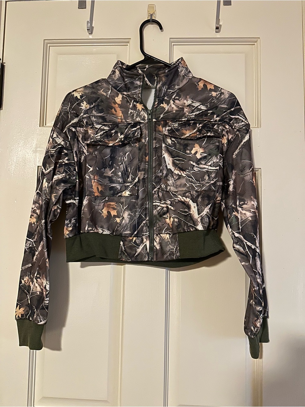 Women’s Cropped Camo Jacket - Olive Trim